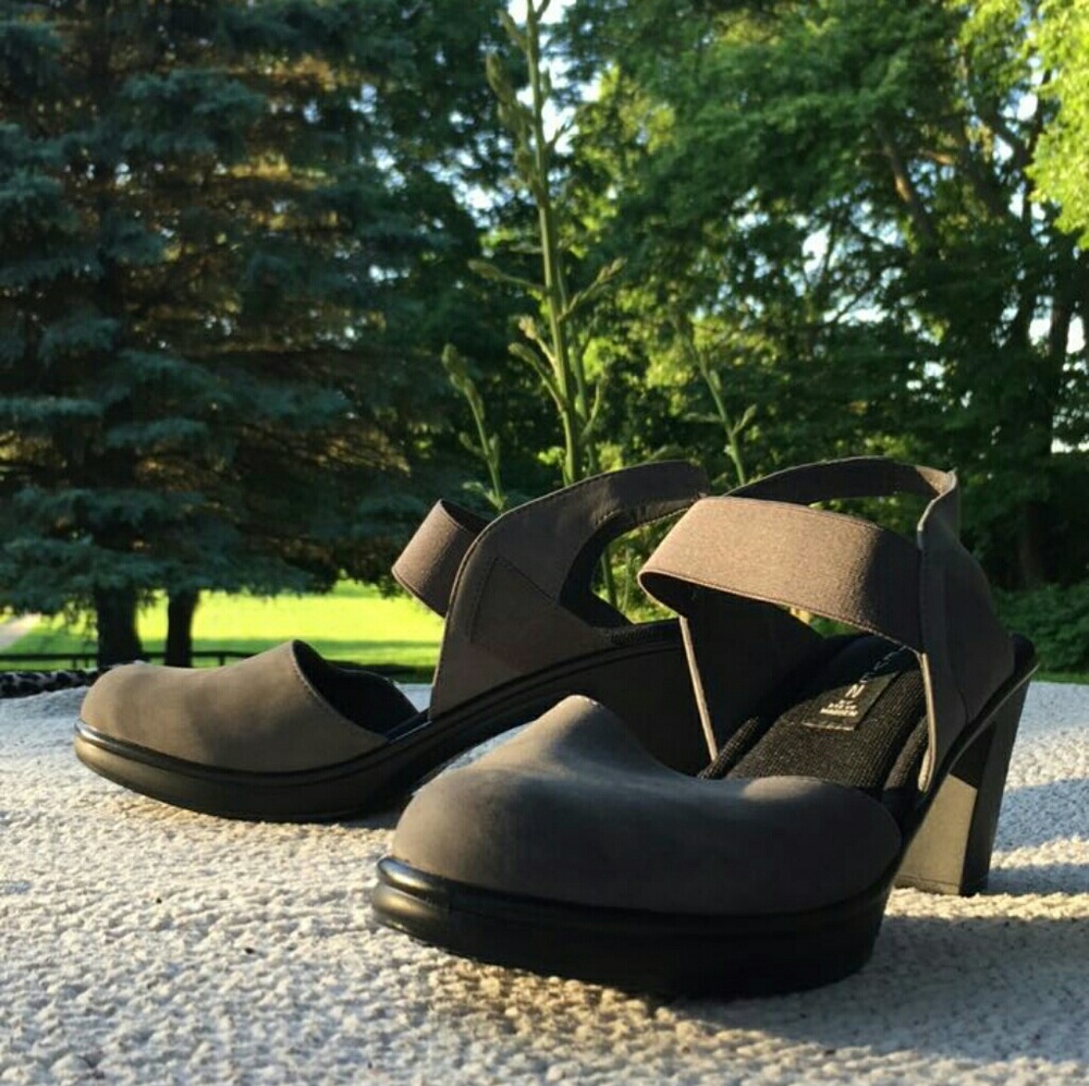 Steve Madden Strappy Heels/Sandals